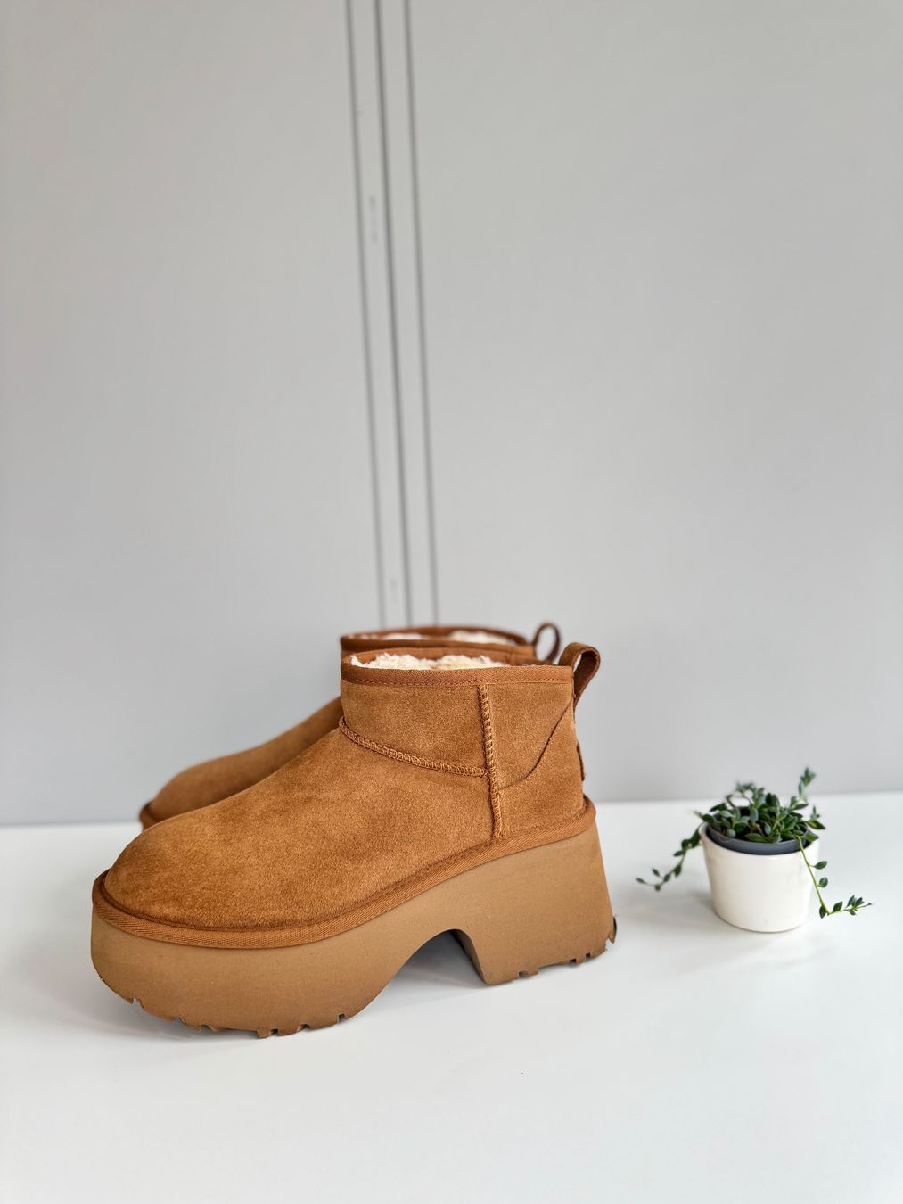 Ugg Scarpe da donna: UGG Ultra Mini New Heights Boots, Chestnut – Usato da Zürich venduto da camenk 1