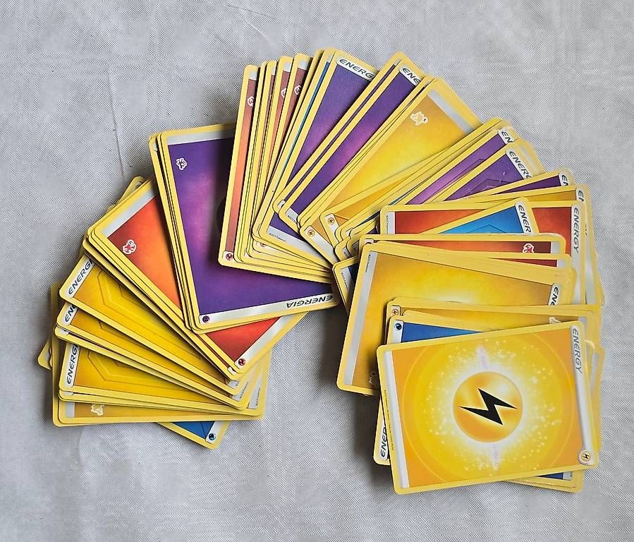 Pokémon Carte collezionabili: Pokémon Energien, 81 Karten – Usato da Bellinzona venduto da Friederike_A