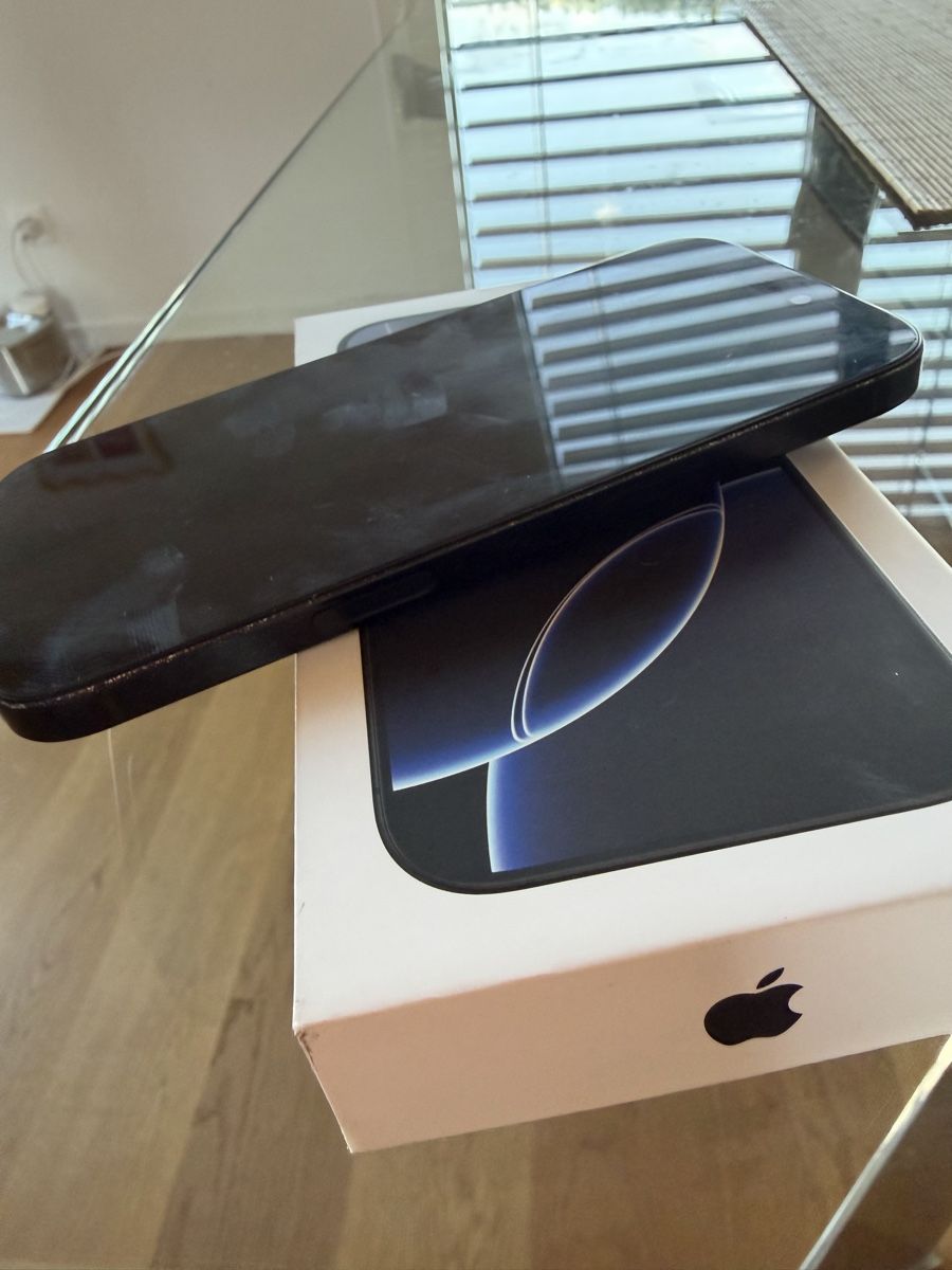 Apple Portables: iPhone 16 pro 128GB – D'occasion à Zürich par Yoni_to 3