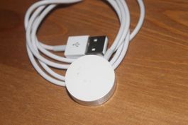 Gebraucht  Apple watch Weiss  Lade kabel