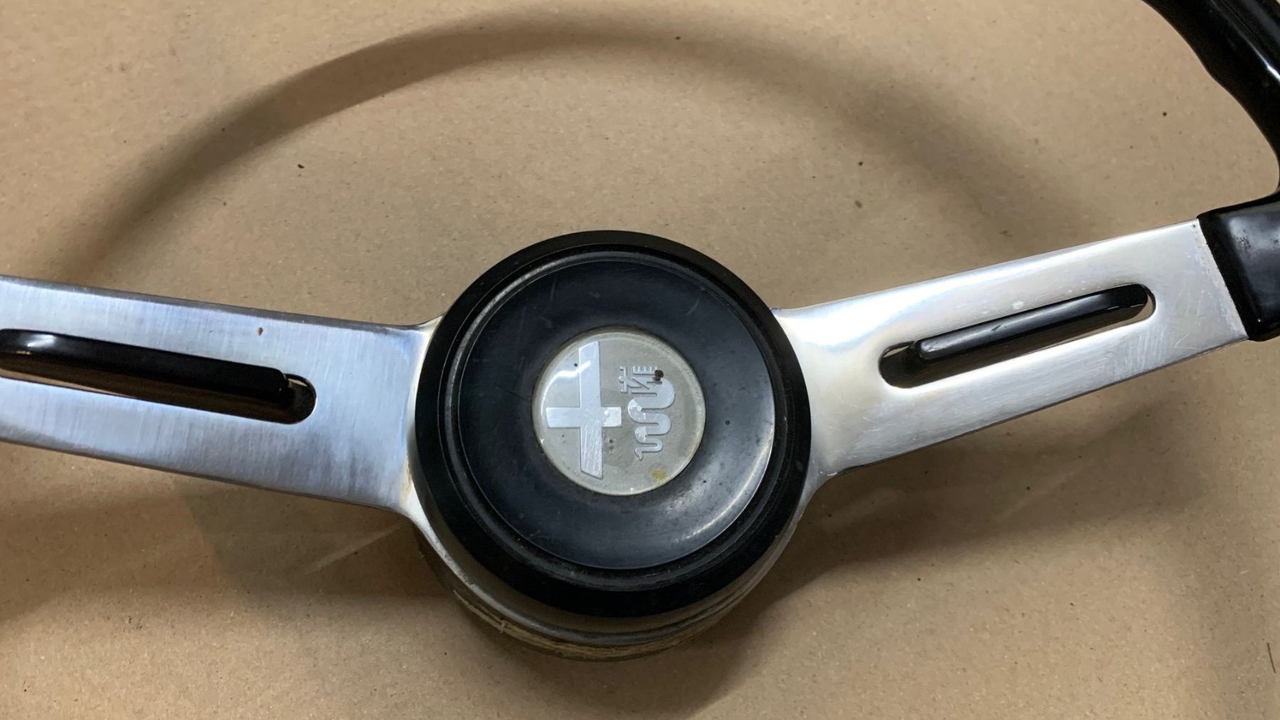 Alfa Romeo Tutti pezzi di ricambio auto: Alfa Romeo Fastback Spider Lenkrad – Usato da Frutigen venduto da Gehrihorn 1