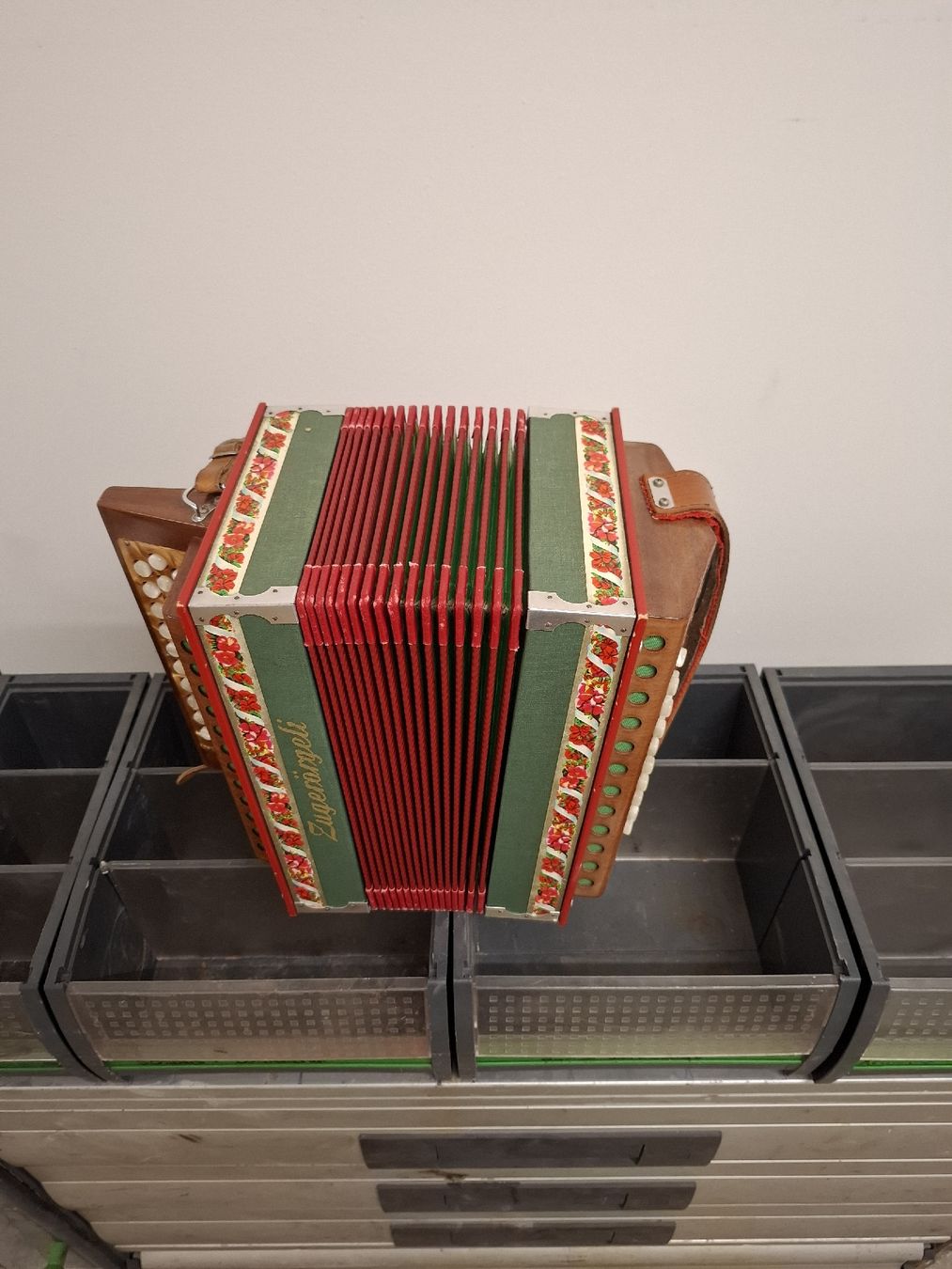 Strumenti musicali: zuger orgeli – Usato da Villeneuve venduto da BibiVintage 1