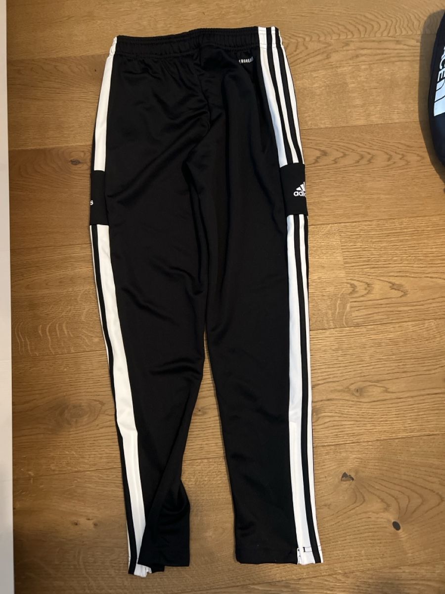 Adidas Pantaloni: Adidas Trainerhose 11-12J/ 152 – Usato da Gossau ZH venduto da van_5kxb 1