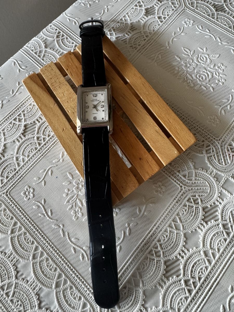 Montres: Time Trends Quartz Watch Rectangular Silver Case – D'occasion à Gerlafingen par naj_vj8s 9