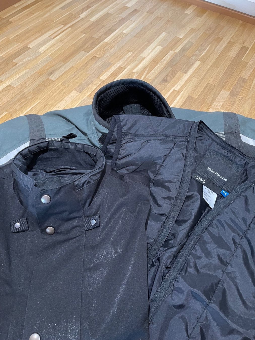BMW Jacken: BMW Motorrad Jacke Airshell (54) – Gebraucht aus Luzern von  3