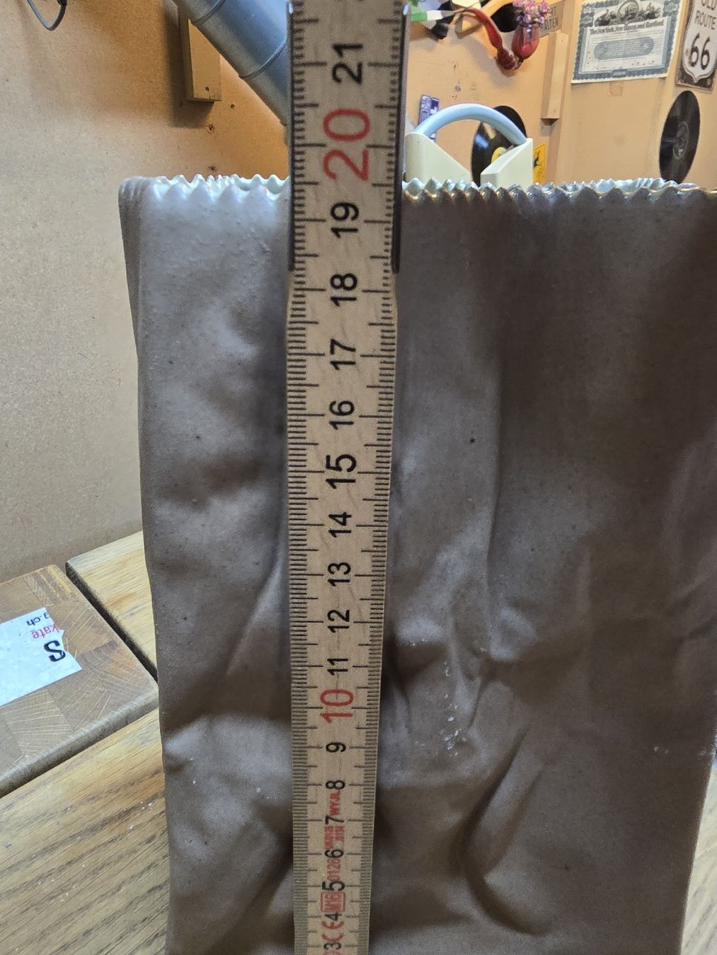 Vasi & Recipienti: Vase Papiertüte braun Keramik H20cm (D) – Usato da Rorschach venduto da TimelessTrading 5