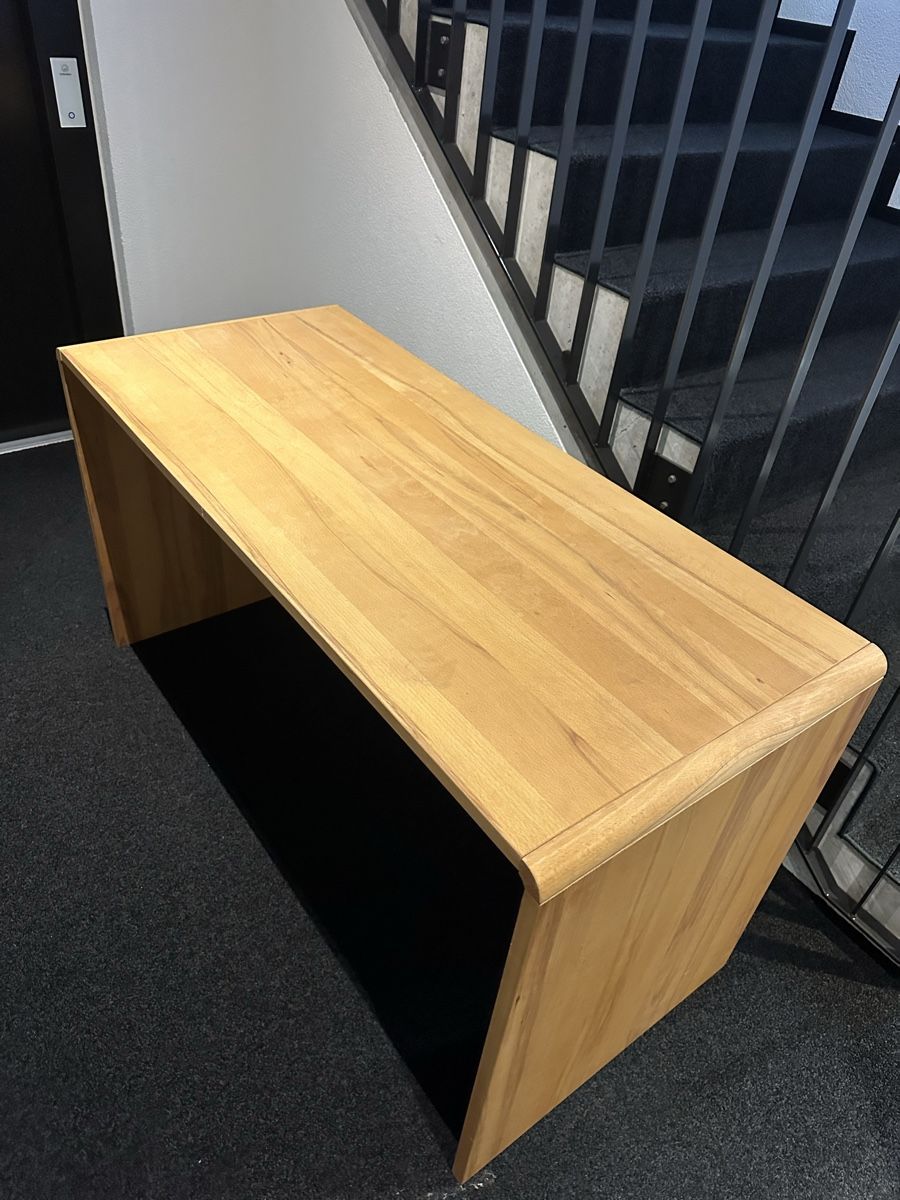 Tables: Tisch aus Massivholz, hell – D'occasion à Ostermundigen par Serra07 1