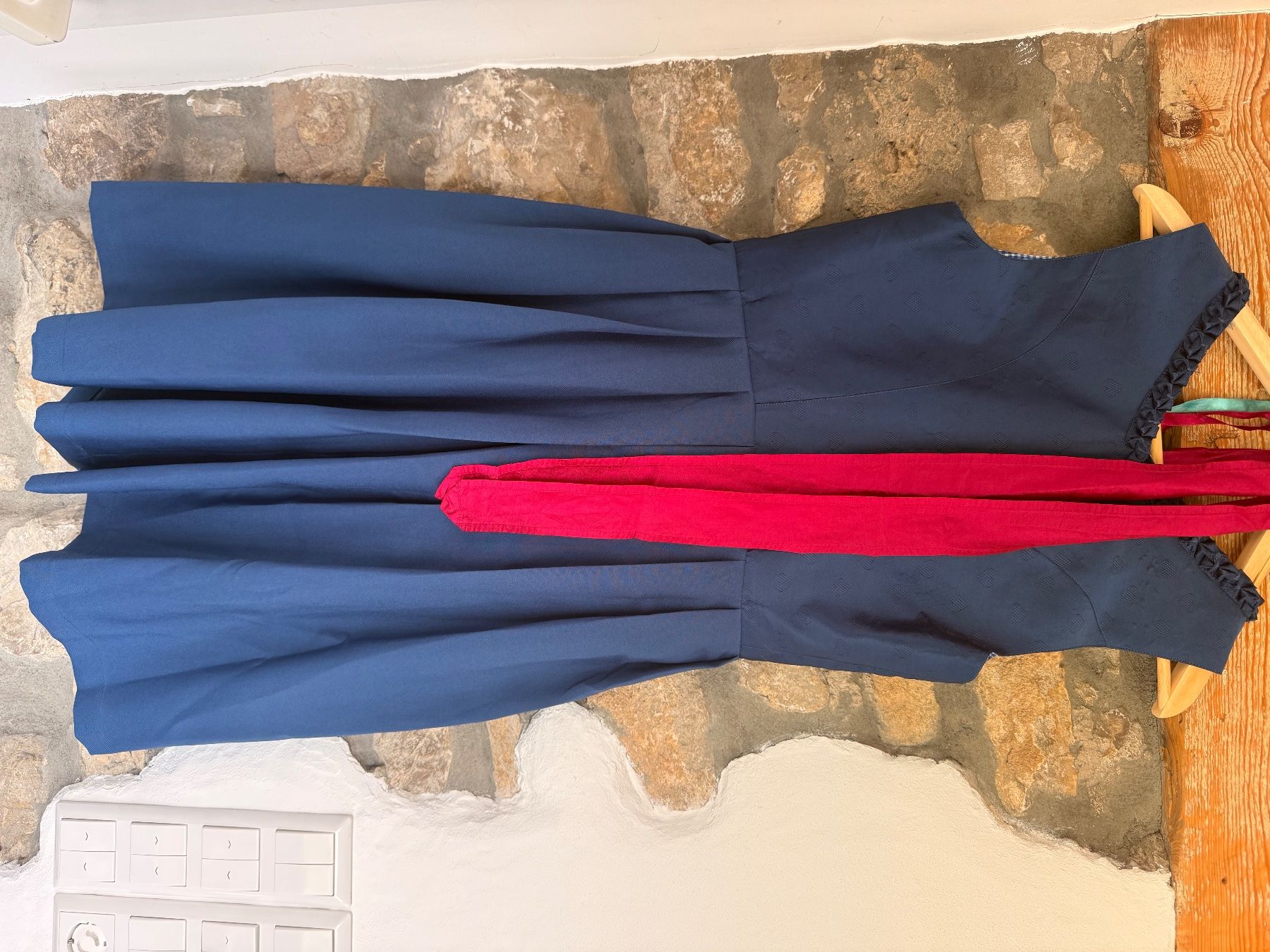 Vestiti: Dirndl Kleid dunkelblau Grösse 40 mit Schürze – Usato da Zürich venduto da mel_7fvs 2