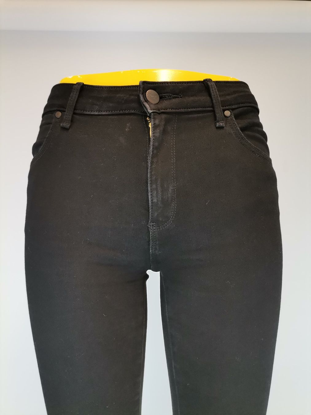 Wrangler Jeans: WRANGLER Damen Jeans Schwarz – Usato da Schaffhausen venduto da Restwert_SH 3