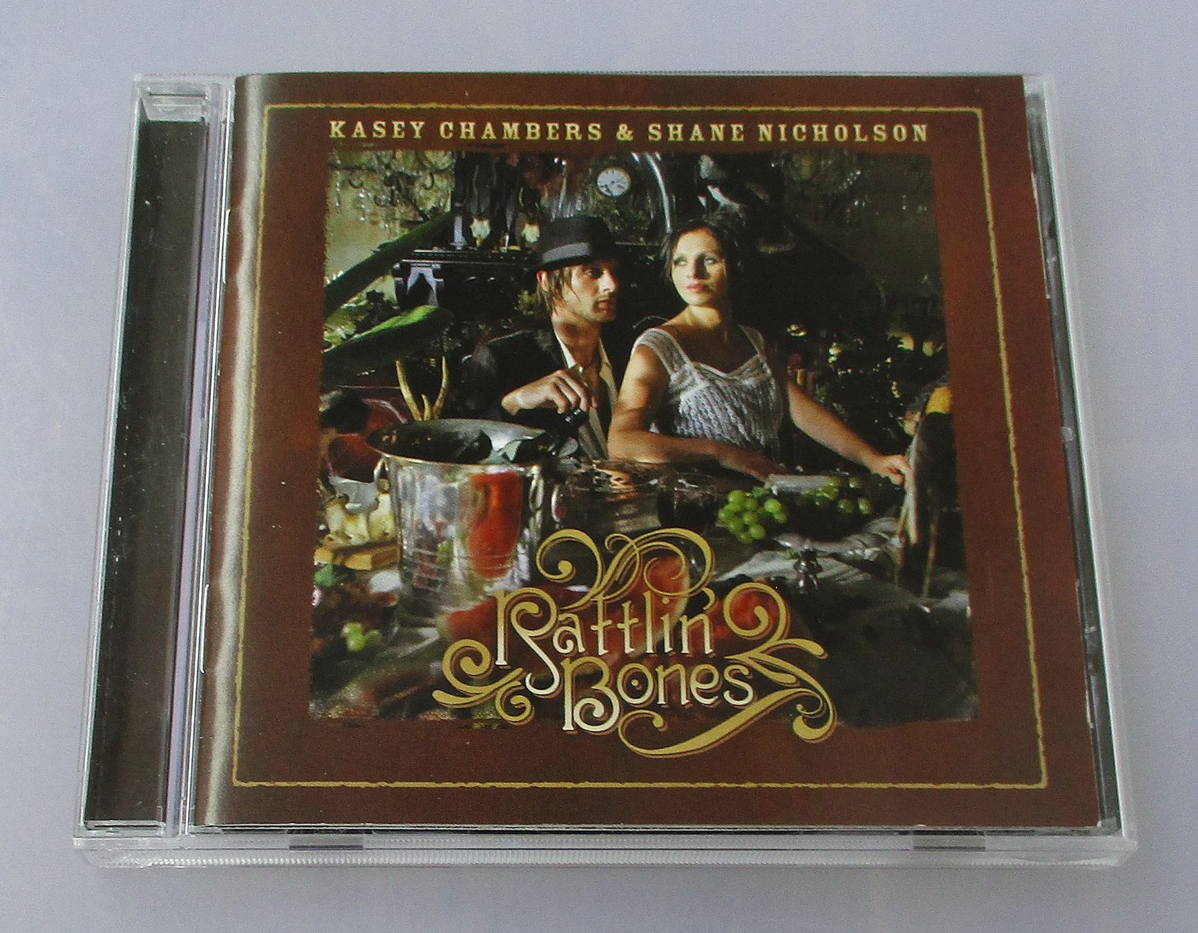 CD: KASEY CHAMBERS & SHANE NICHOLSON - Rattlin' Bones – Usato da Wattwil venduto da Muriel11