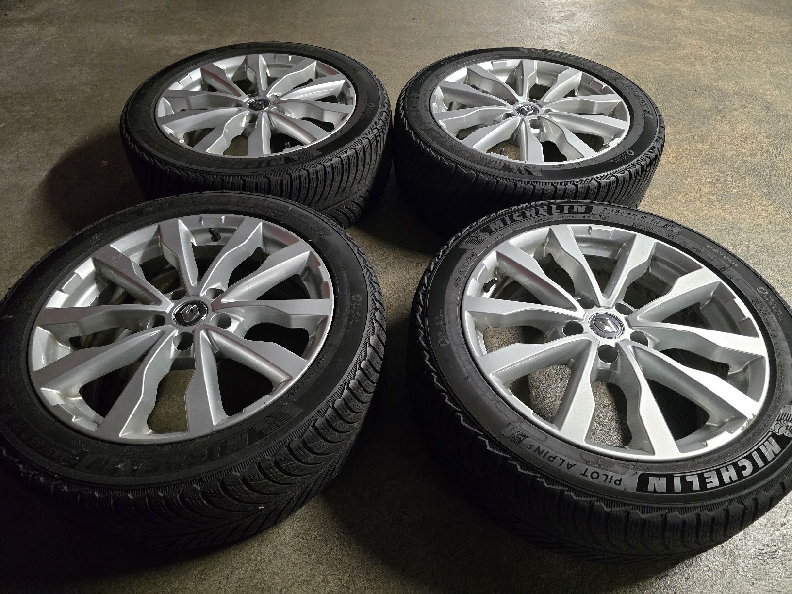 Pneus & Kompletträder: Winterräder Renault 18 zoll 5x114.3 – Gebraucht aus Buchs AG von adz_wf9f