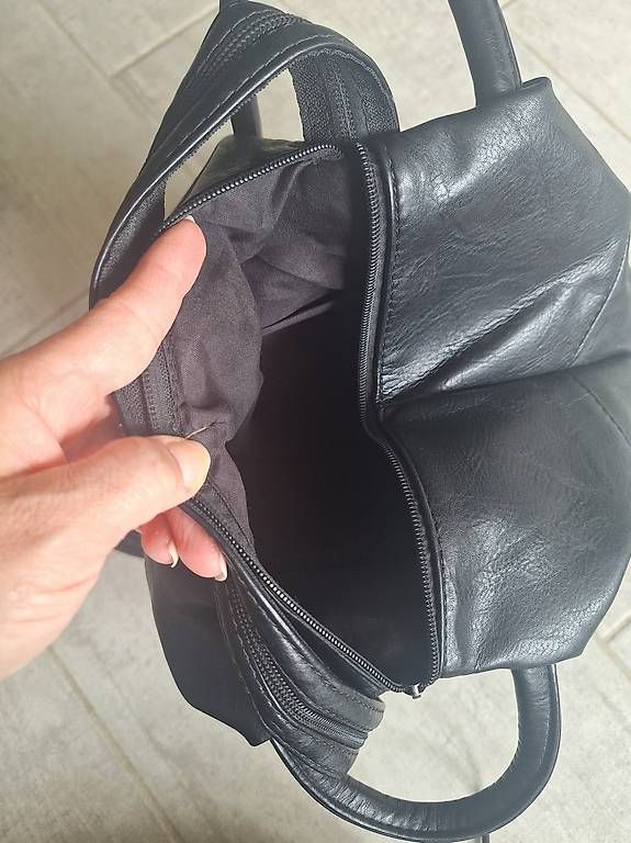 Zaini: Sac à dos noir élégant – Usato da Vucherens venduto da curious 2