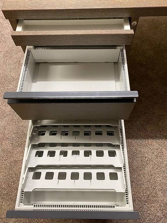 Scrivanie: Bureau avec tiroirs et multiples rangements modulaires – Usato da Confignon venduto da art_89j6 2