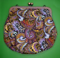 Elegante Handtasche mit Paisley-Muster, mit Kette