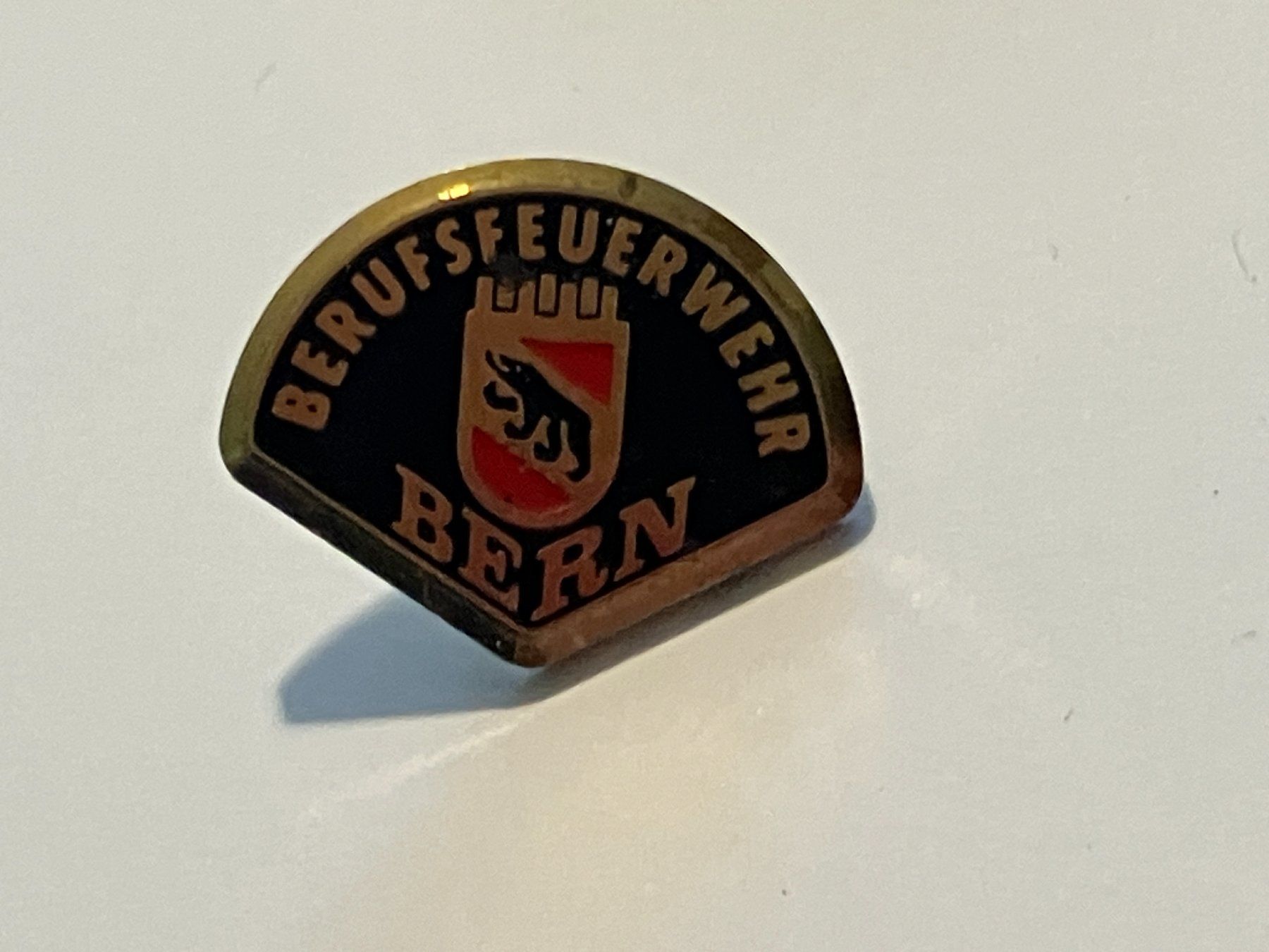 Placchette & Badge: 1 Pin Berufsfeuerwehr Bern – Usato da Basel venduto da djwwpp