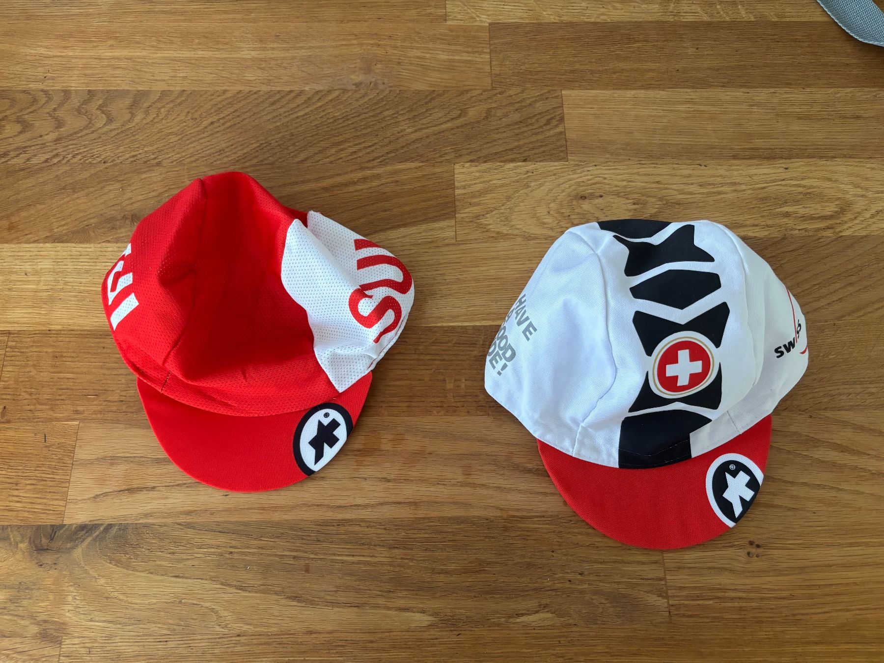 Assos Copricapi, berretti & cappellini: 2 Assos Helm caps onesize – Nuovo (secondo la descrizione) da Geuensee venduto da sonnetje