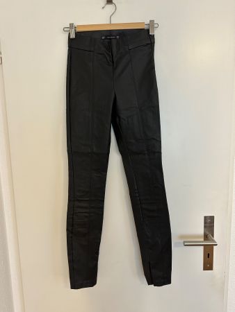 ZARA Kunstleder Hose/ Leggings/ Skinny. Grösse XS
