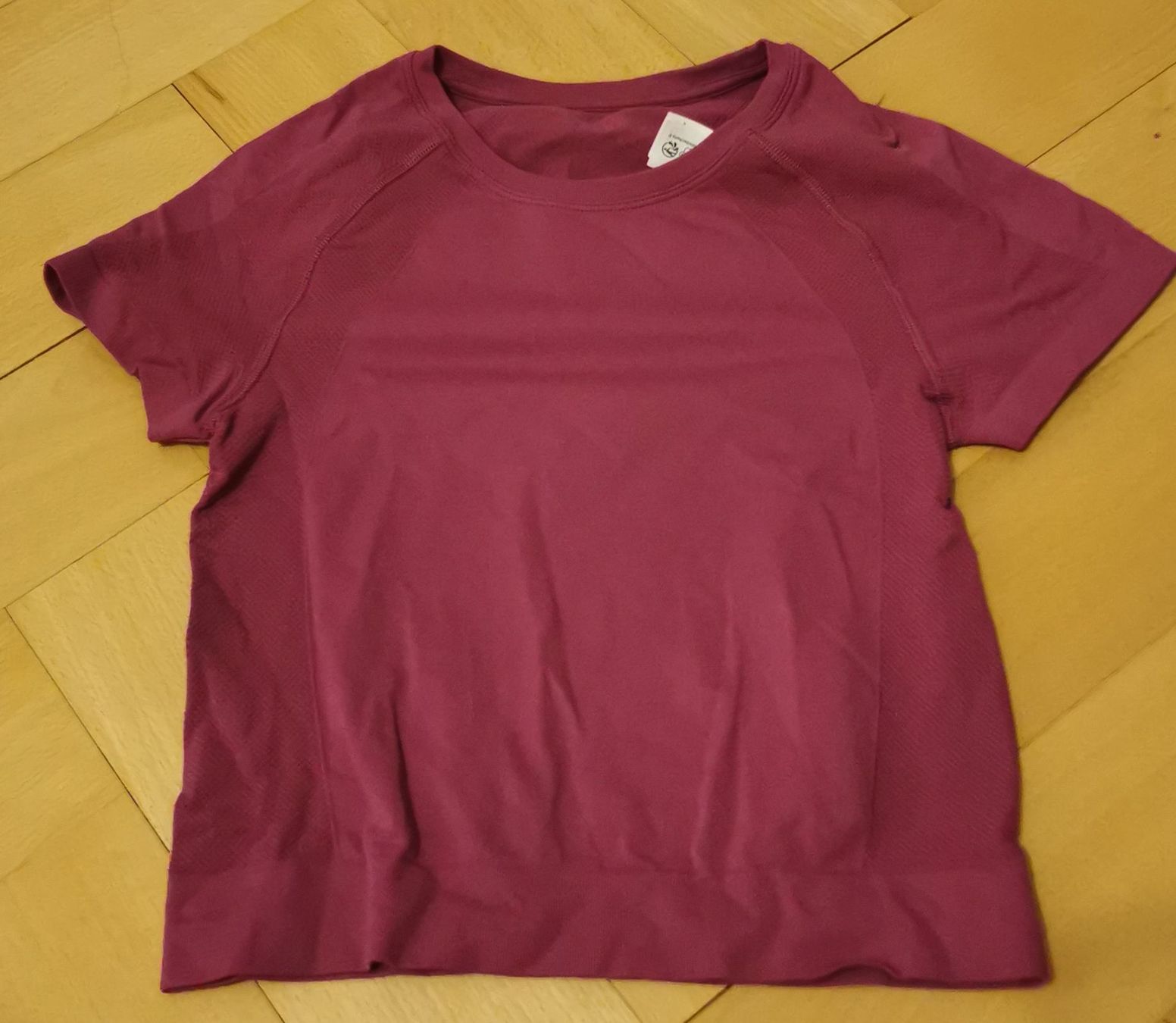 T-shirt: T-shirt sport – Usato da Fribourg venduto da chi_j8yw