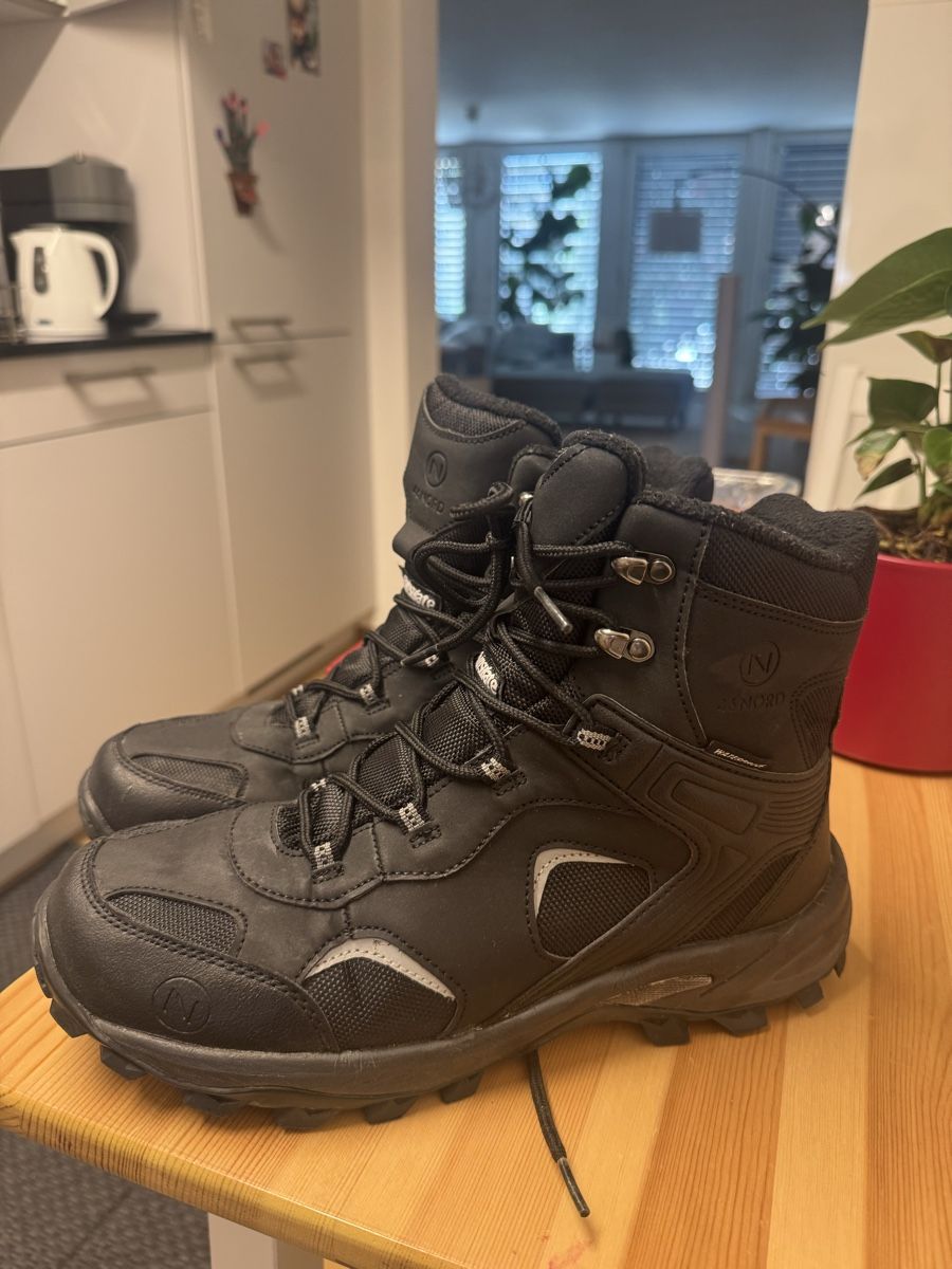 46 Nord Scarpe da uomo: Herreneanderschuhe 46N - Gr 42 selten getragen  – Nuovo (secondo la descrizione) da Luzern venduto da Neonpigeon 2