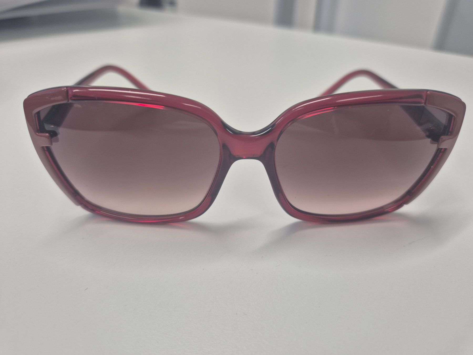 Brillen & Gläser: Sonnenbrille Damen, rot – Gebraucht aus Luzern von lupol_Verwertungen