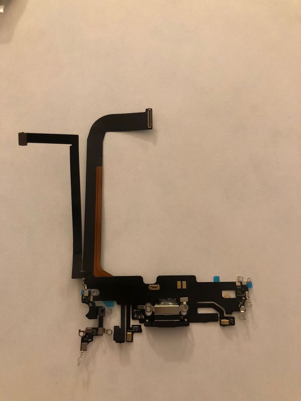 Apple Handys / Smartphones: Connecteur de charge iPhone 13 pro max  - Pièce de rechange – Neu und originalverpackt aus Leukerbad von mig_8bbp