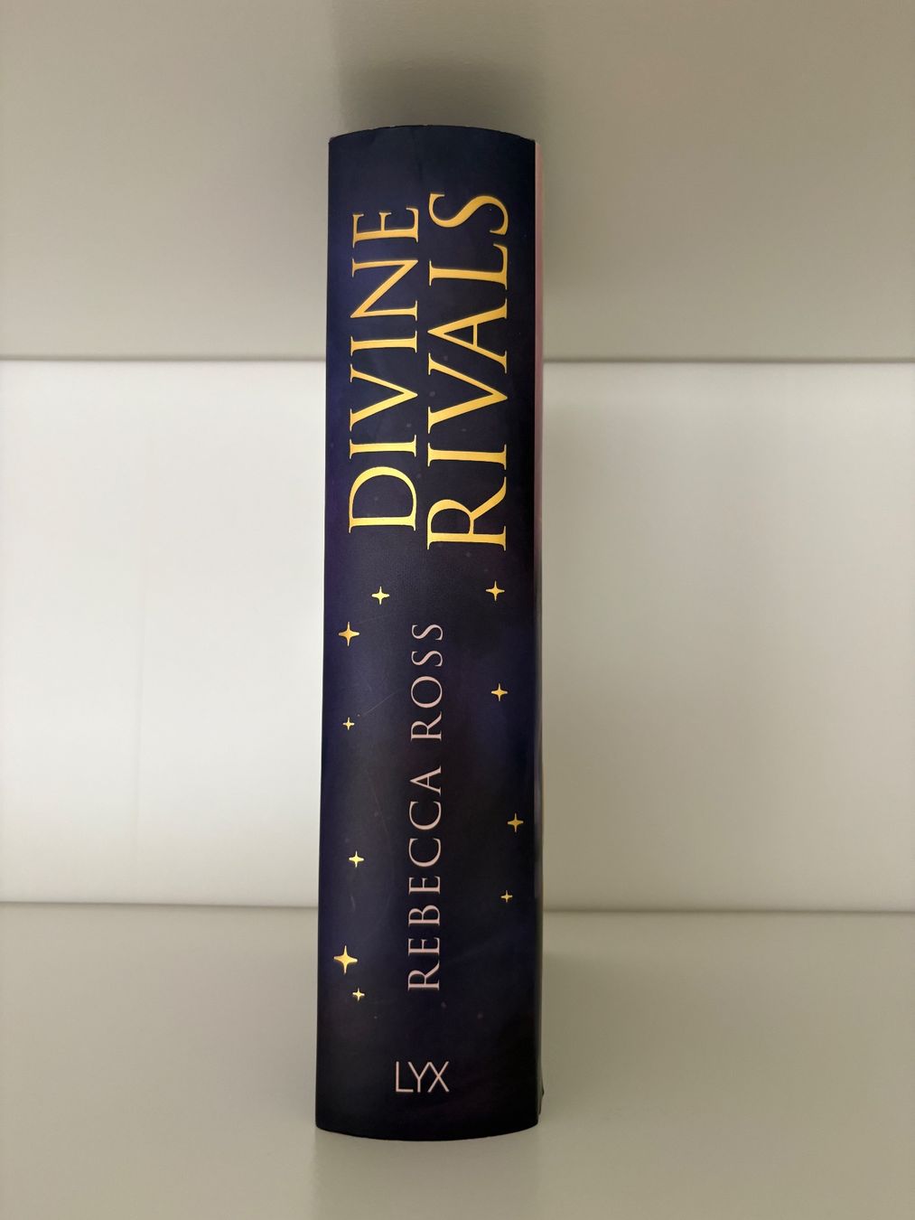 Libri: Divine Rivals - Rebecca Ross – Nuovo (secondo la descrizione) da Steffisburg venduto da elsa.catalina 4
