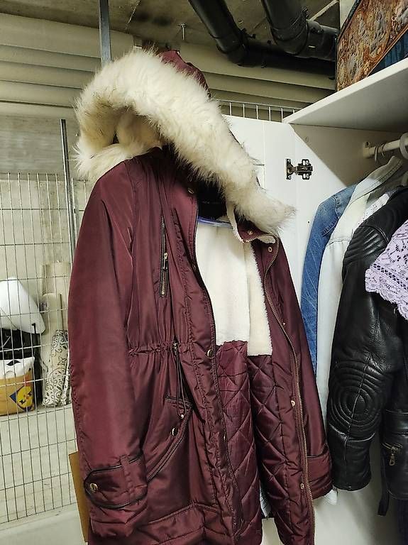Cappotti: Parka burgundy – Usato da Glattpark(Opfikon) venduto da Elenas22