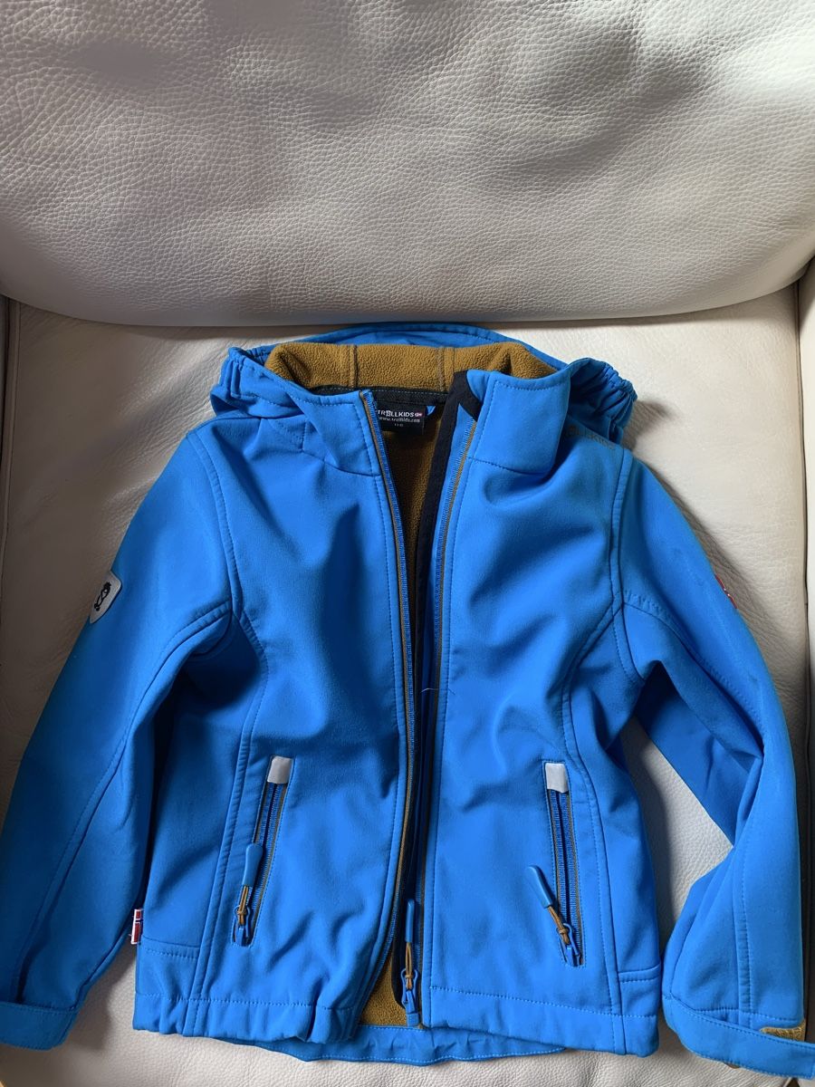 Lotti di vestiti: Trollkids Softshell Jacket and Shorts Set, Size 116 – Usato da La Croix de Rozon venduto da chr_f5wy 2