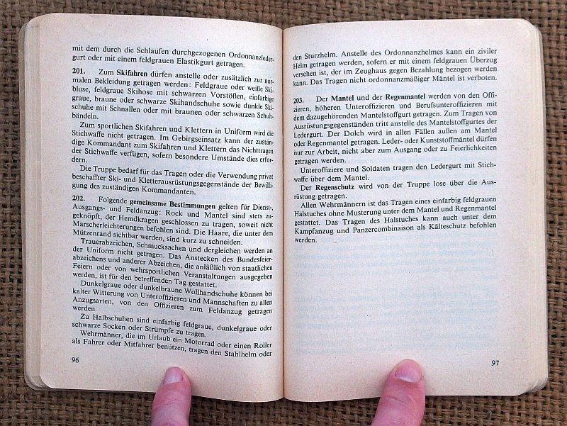 Libri: Dienstreglement DR67 der Schweizer Armee 51.2d - Neuauflage – Usato da Aarau venduto da oldcmp 2