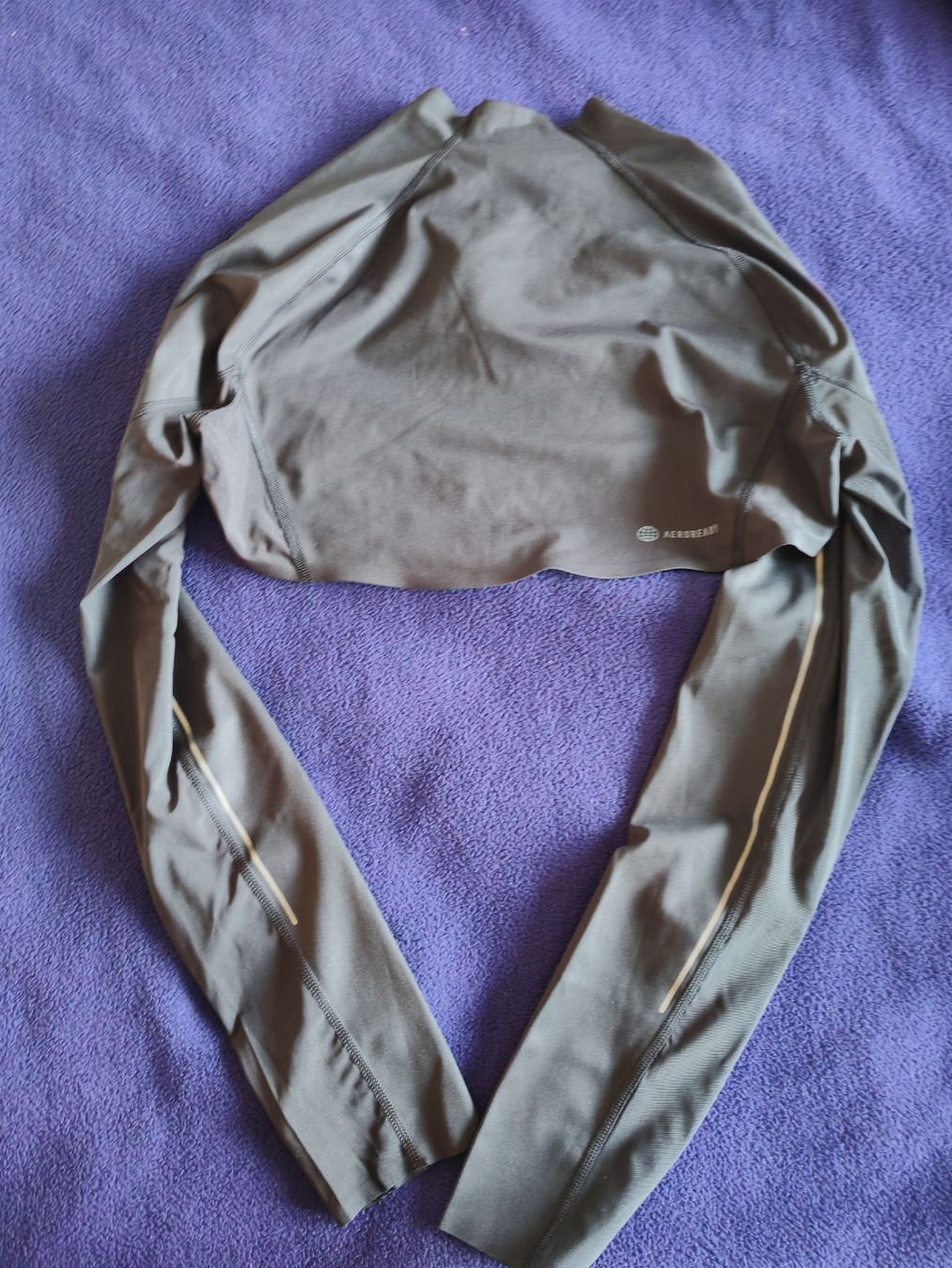 Adidas Tops: Adidas sport top – Gebraucht aus Pfäffikon SZ von Zoe_w 2
