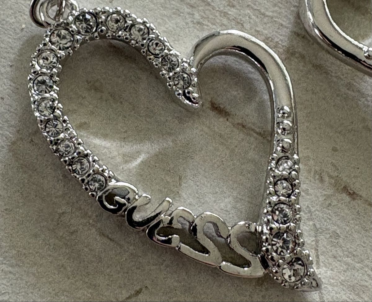 Guess Orecchini pendenti & Orecchini a lobo: Ohrhänger in Herzform von Guess – Usato da Zürich venduto da Nevada1 2