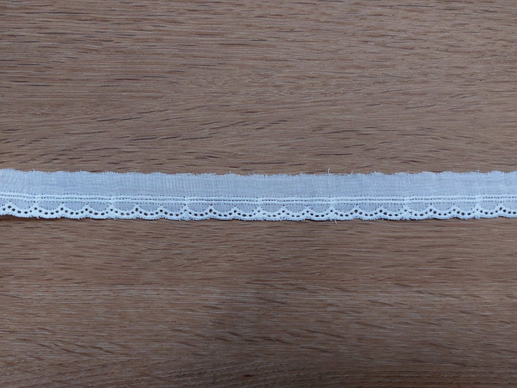 Tessuti: Spitzenband 9 Meter Stickereispitze – Nuovo (secondo la descrizione) da Heerbrugg venduto da Sonytime