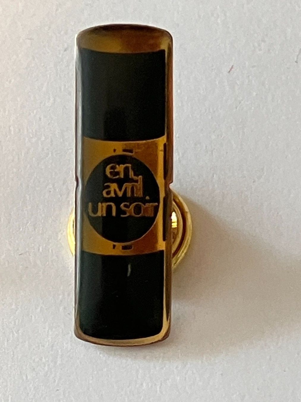 Placchette & Badge: 1 Pin En Avril un Soir – Usato da Basel venduto da djwwpp