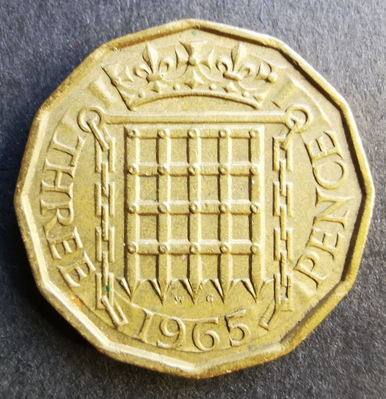 Tutti le monete: P119 Angleterre 3 Pence Elizabeth II 1965 – Usato da Cousset venduto da Patricio77 1