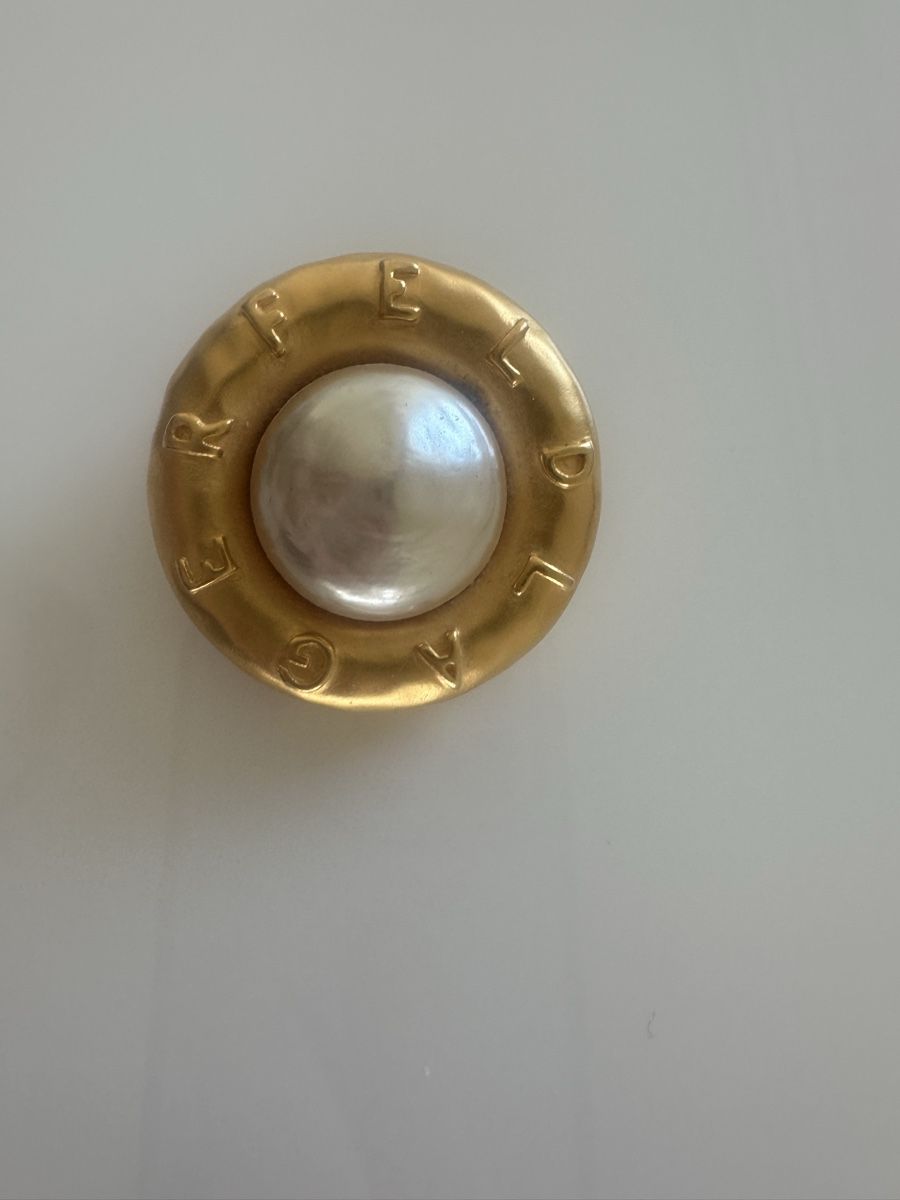 Broches & Aiguilles: Ralph Lauren Brosche Goldfarben mit Perlenoptik – D'occasion à Birsfelden par bibsii 1