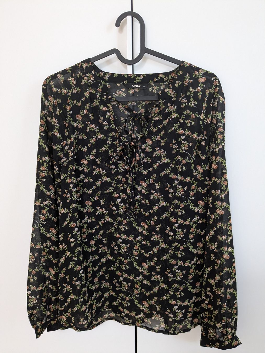 Only Chemisiers: Leichte, blumige Bluse von Only Gr. 36 – Neuf avec emballage d'origine à Zürich par crem8 1