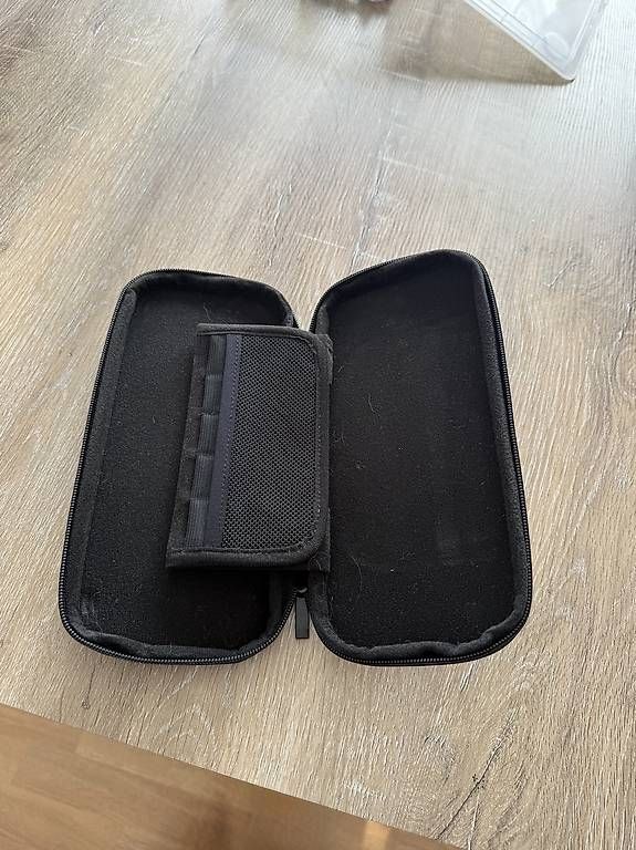 Custodie protettive: Nintendo Switch Etui – Usato da Biberist venduto da Sassol
