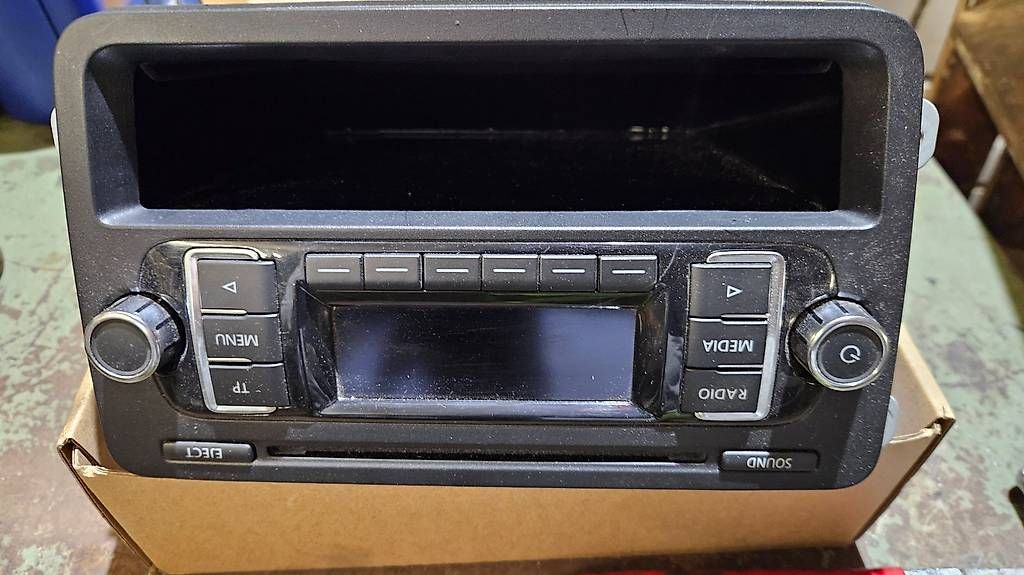 Radios: VW T5 Original Radio – Gebraucht aus Rüschegg Gambach von Wattify