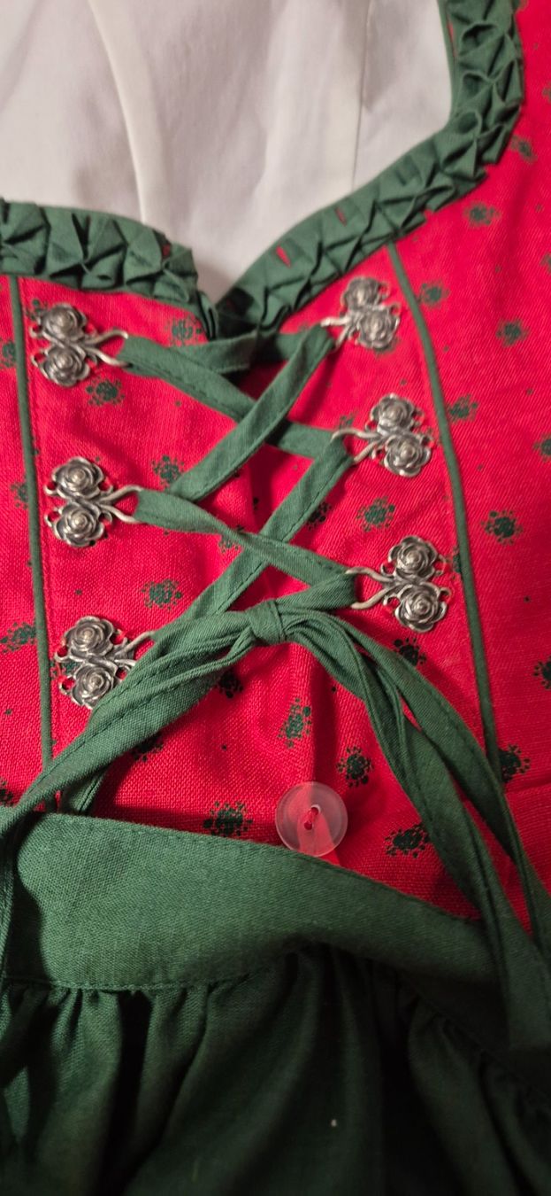 Kleider: Dirdl Köeid Gr 34, Hand Made – Gebraucht aus Münchenstein von yes_l59n 4