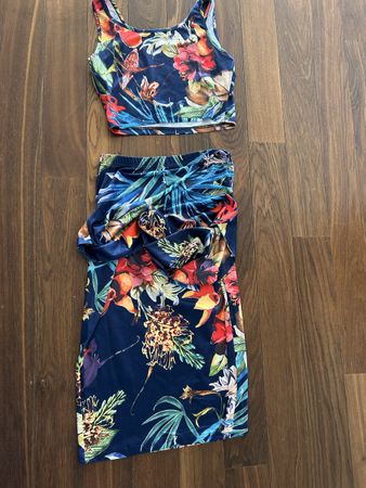 Sommer Set Hawaii top und Rock S bis M neuwertig 