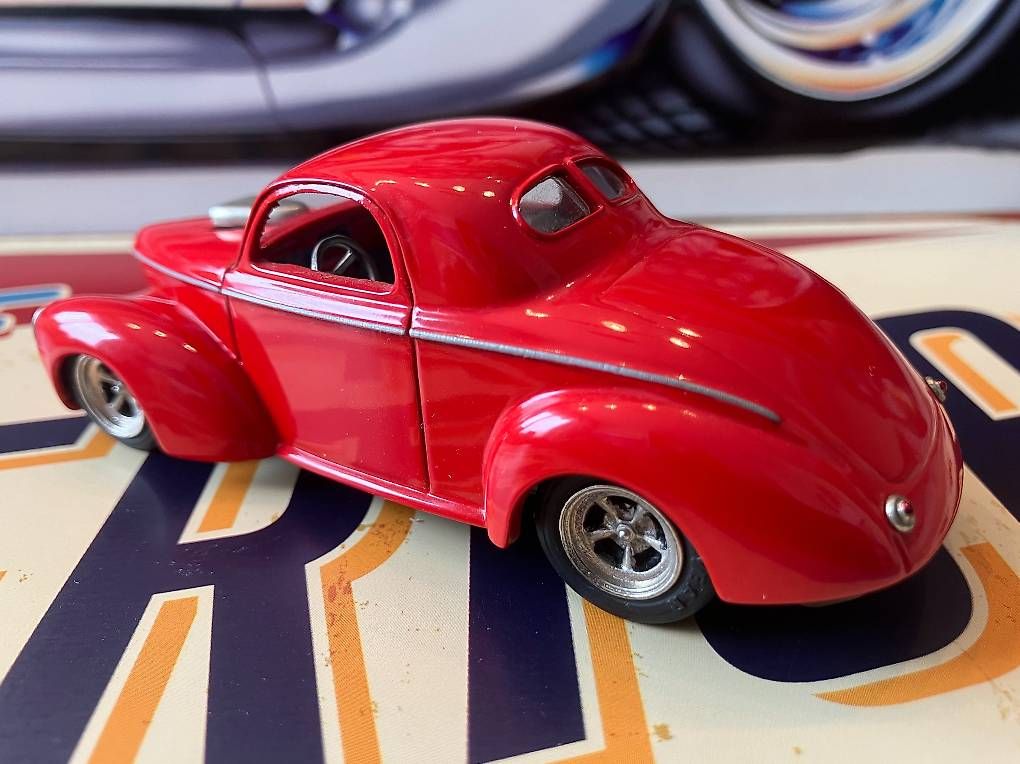 Willys Modellini d'auto: Willys Coupe 1941 Hot Rod – Nuovo e nell'imballaggio originale da Siebnen venduto da moparperform 1