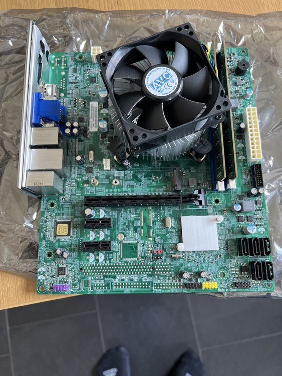 Mainboard mit CPU Kühler und RAM (Gebraucht) in Zürich für CHF 1 – nur ...
