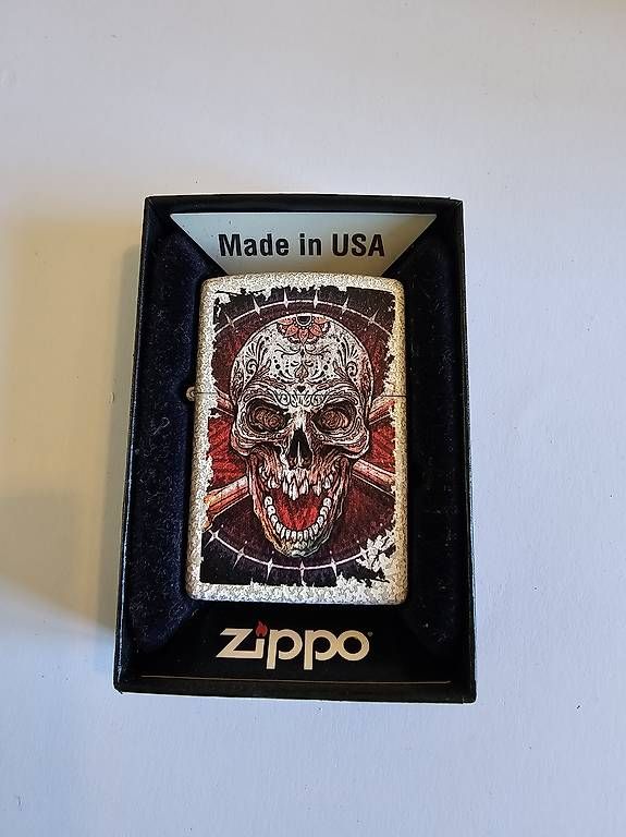 Zippo Accendini: Zippo mit Totenkopf – Usato da St. Gallen venduto da Murita