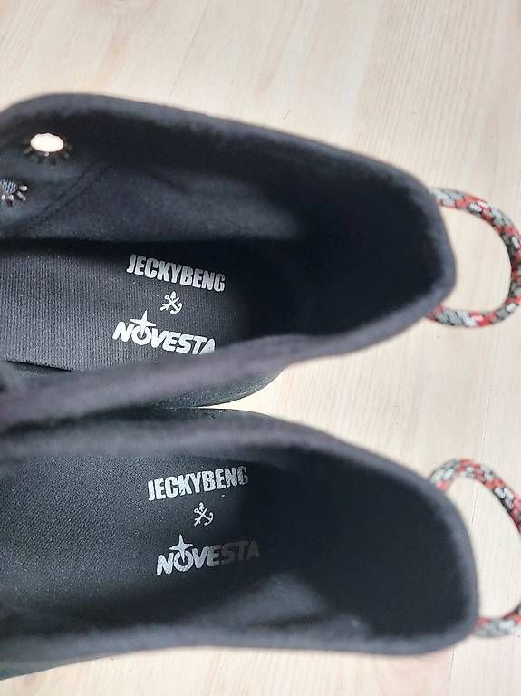 Scarpe da uomo: Sneakers von Jecky Beng, Gr. 41 – Nuovo (secondo la descrizione) da Fehraltorf venduto da MilliVanilli 1
