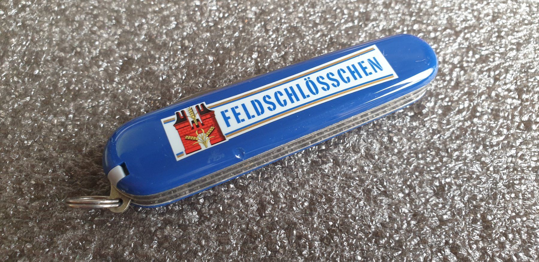 Victorinox Coltelli tascabile: Victorinox Feldschlosschen Blau Bier Sackmesser – Usato da Val D Illiez venduto da SnowRoof