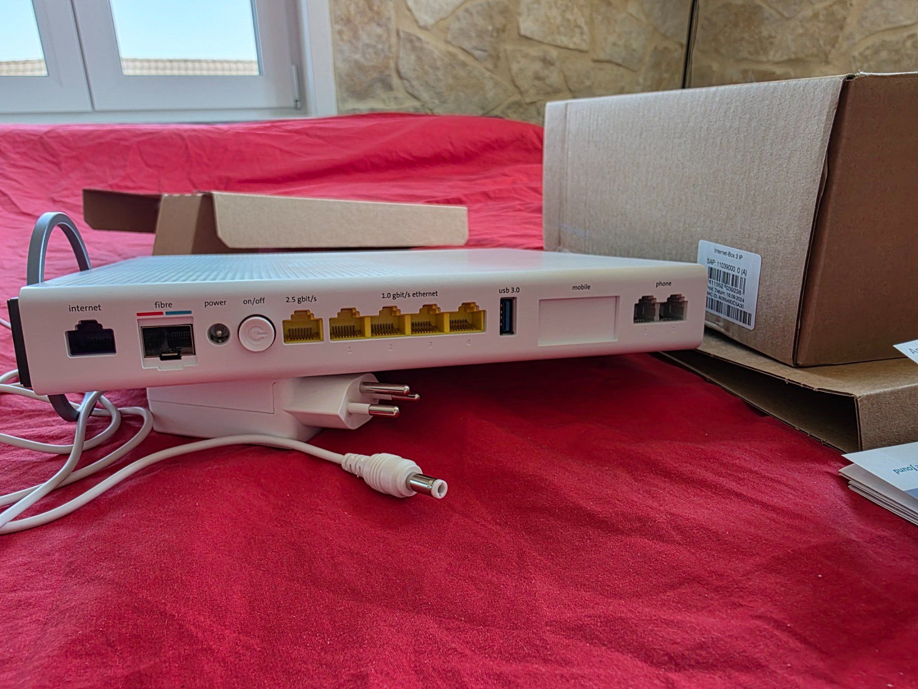 Swisscom Modems & Routeurs: Swisscom Internet-Box 3 Fiber modem router – D'occasion à Immensee par makko91 1