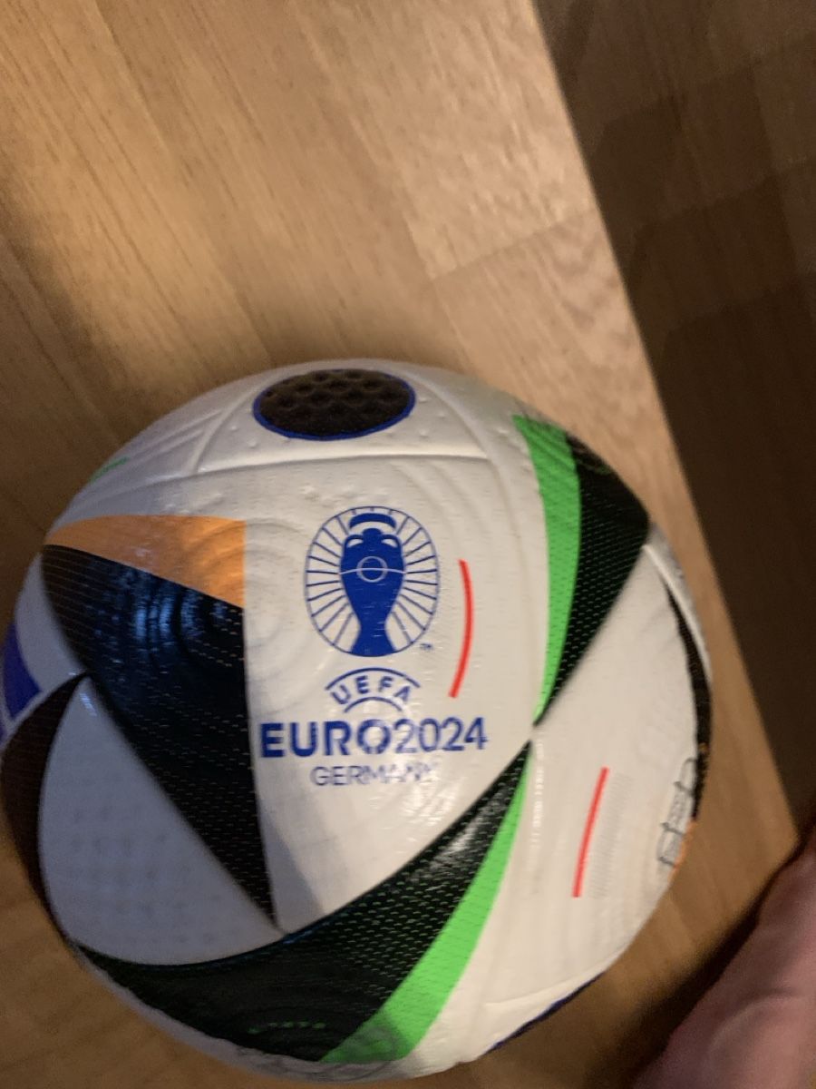 Adidas Ballons: Fottball  – Défectueux à Zürich par vva_jd65