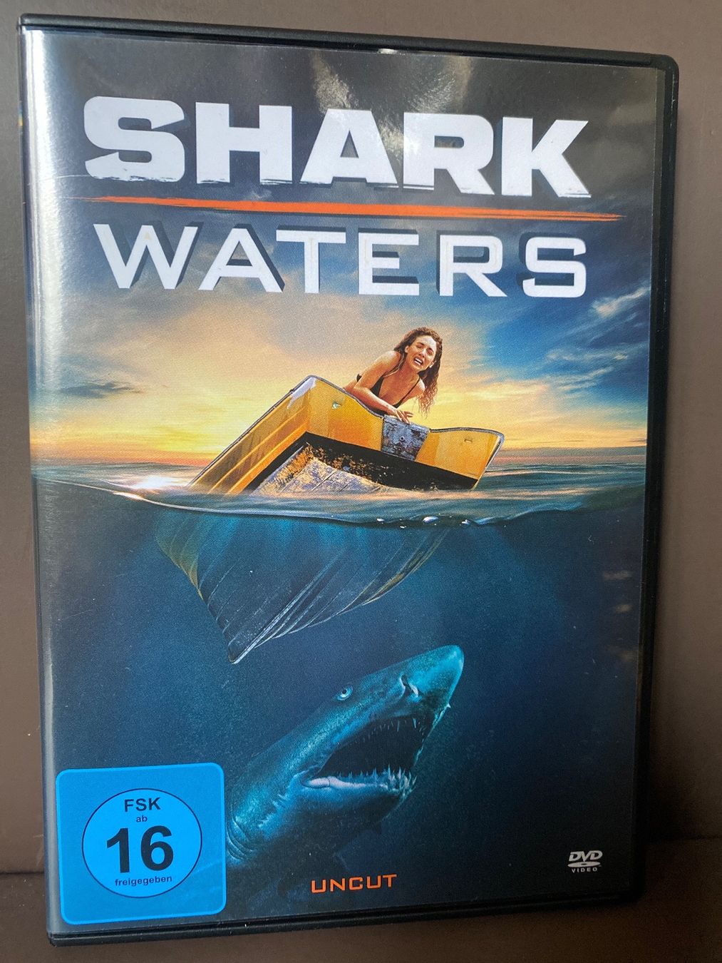 Tutti i DVDs: Shark Waters - uncut – Usato da Burg AG venduto da Lobo016