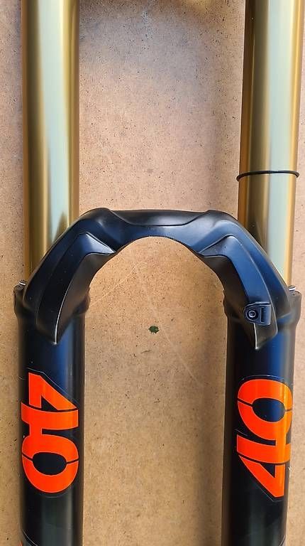 Fox Pezzi di ricambio: FOX 40 RC2 Gabel Surron plug and play  – Usato da Opfikon venduto da Natda89 1