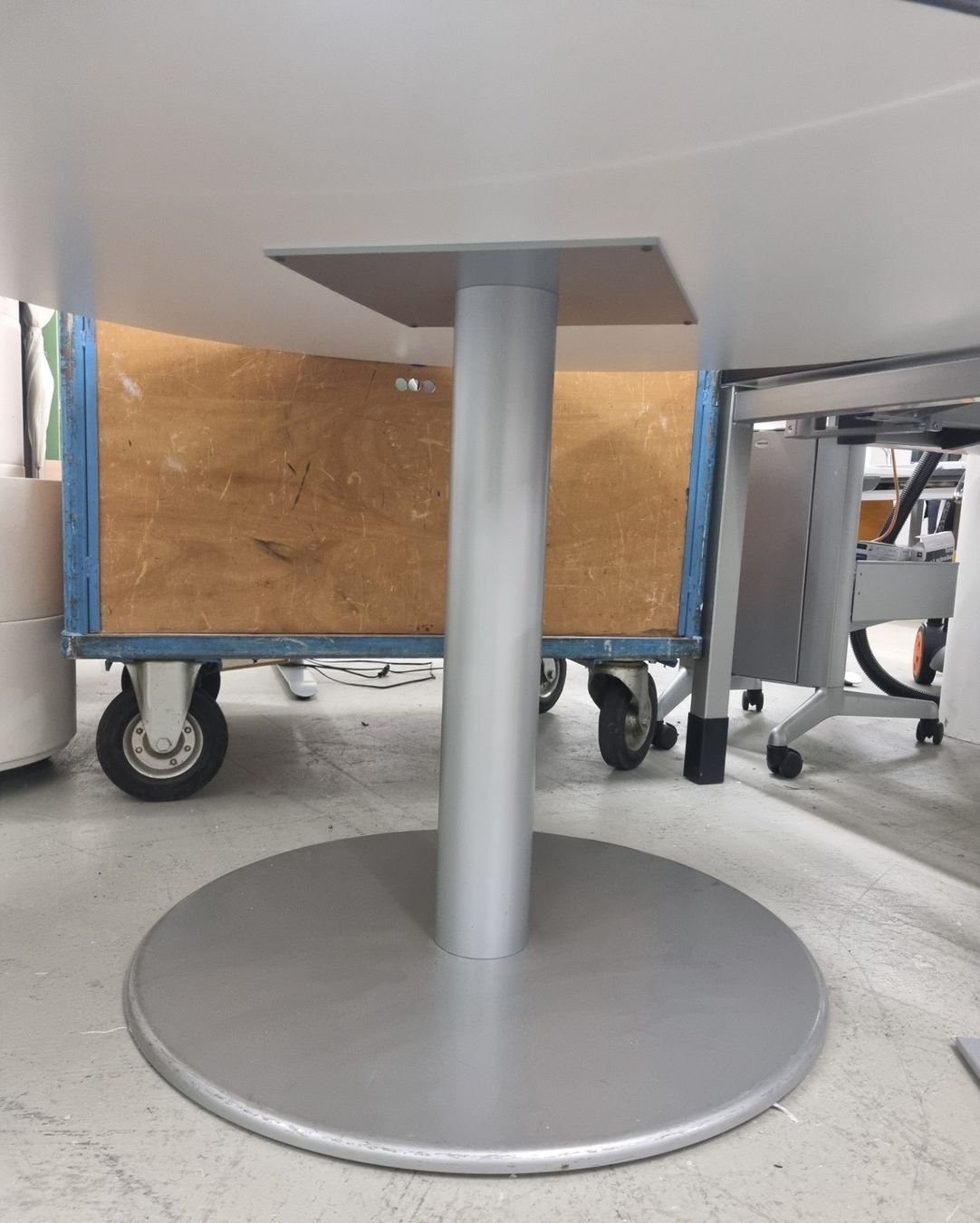 Tische: Runder Tisch – Gebraucht aus Dübendorf von topo73 1